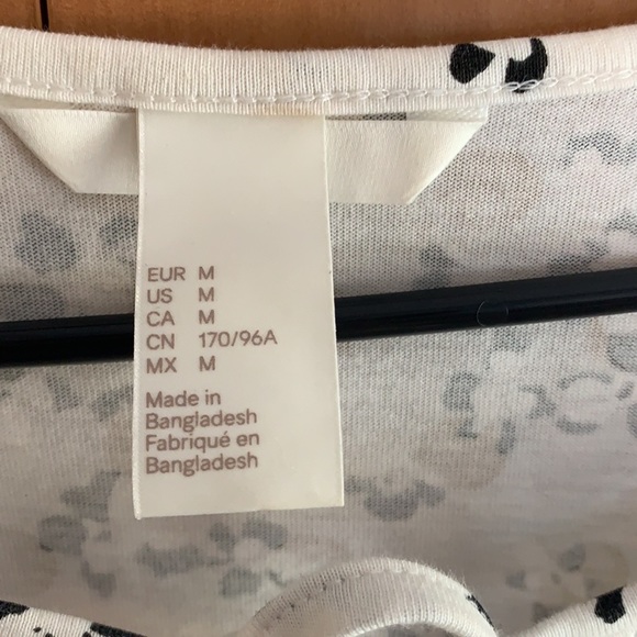 H&M dress. White with tan dots and black flowers. 100% cotton size Medium. - Picture 5 of 8